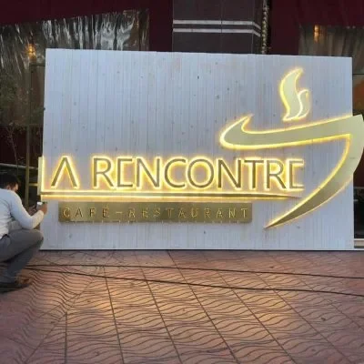 Panneaux publicitaires lumineux à lettres superposé faciles à installer