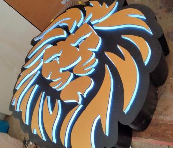 Panneaux publicitaires lumineux en tole ajouré faciles à installer